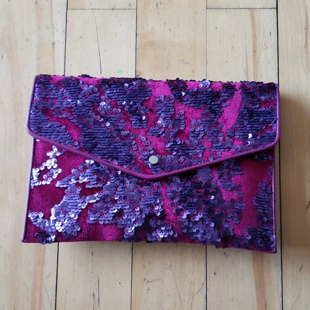 Sparkly clutch